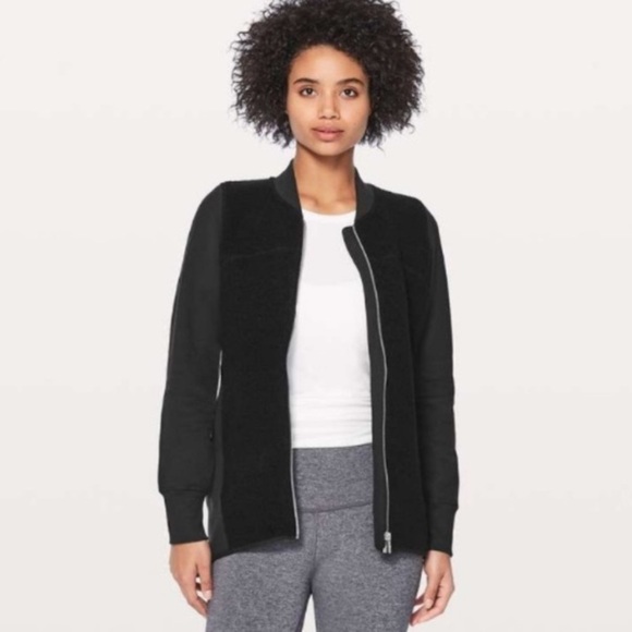 Lululemon Stand Out Sherpa Jacket in Black Size 2 W4AKOS - Picture 2 of 16